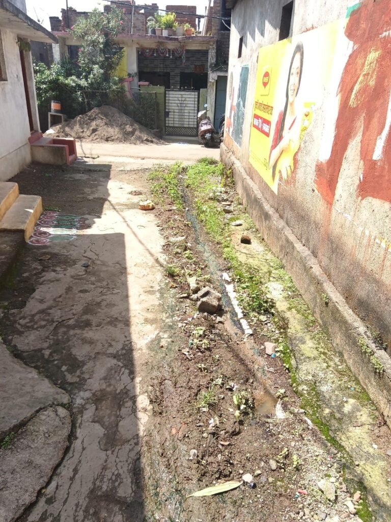 एक साल से नाली और कचरे की समस्या से देवी नगर के नागरिक परेशान, स्थायी समाधान की मांग 3 एक साल से नाली और कचरे की समस्या से देवी नगर के नागरिक परेशान, स्थायी समाधान की मांग | New India Times