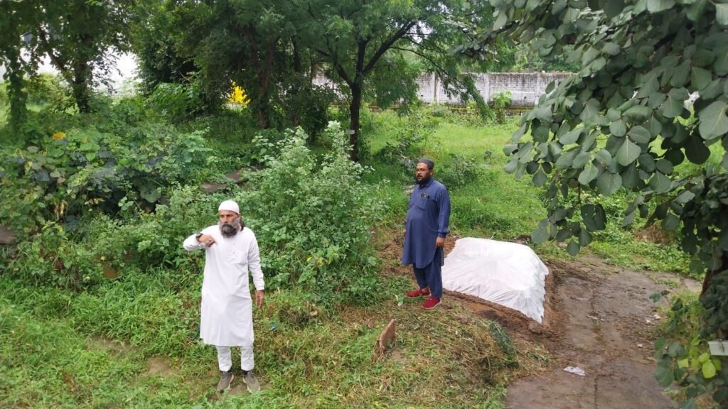 लालघाटी-हलालपुरा कब्रिस्तान बदहाली का शिकार,ज़िम्मेदार कौन, कब्रिस्तान की सुरक्षा समिति, वक़्फ़ बोर्ड या फिर मुस्लिम समाज??? 2 लालघाटी-हलालपुरा कब्रिस्तान बदहाली का शिकार,ज़िम्मेदार कौन, कब्रिस्तान की सुरक्षा समिति, वक़्फ़ बोर्ड या फिर मुस्लिम समाज??? | New India Times