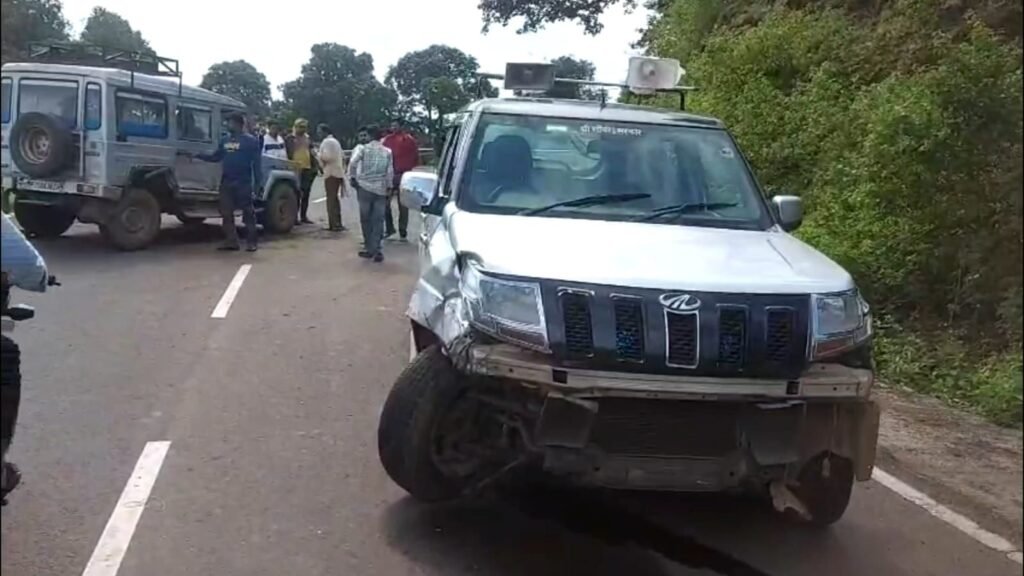 स्कूली बच्चों से भरी तूफान वाहन की कार से ज़ोरदार टक्कर, 17 मासूम बाल-बाल बचे 2 स्कूली बच्चों से भरी तूफान वाहन की कार से ज़ोरदार टक्कर, 17 मासूम बाल-बाल बचे | New India Times