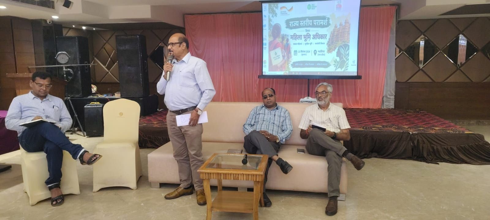 महिलाओं के भूमि अधिकार को कानून से वास्तविक नियंत्रण तक पहुंचाने की जरूरत: श्रीप्रकाश सिंह निमराजे 1 महिलाओं के भूमि अधिकार को कानून से वास्तविक नियंत्रण तक पहुंचाने की जरूरत: श्रीप्रकाश सिंह निमराजे | New India Times