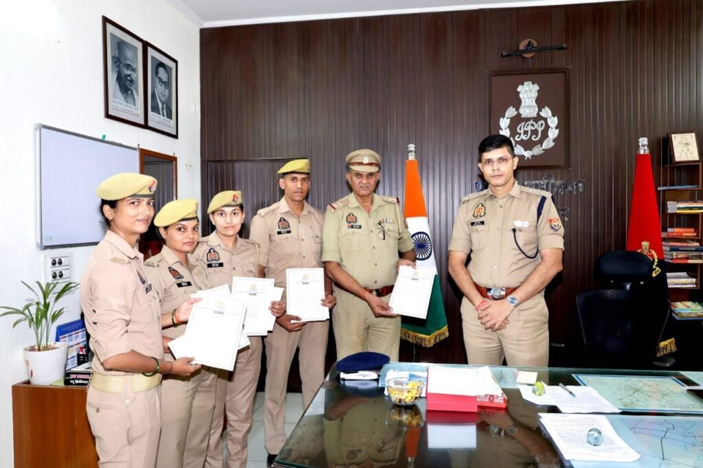 महिलाओं से अभद्र टिप्पणी करने वाला युवक हिरासत में, मिशन शक्ति टीम सम्मानित 2 महिलाओं से अभद्र टिप्पणी करने वाला युवक हिरासत में, मिशन शक्ति टीम सम्मानित | New India Times