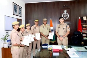 महिलाओं से अभद्र टिप्पणी करने वाला युवक हिरासत में, मिशन शक्ति टीम सम्मानित