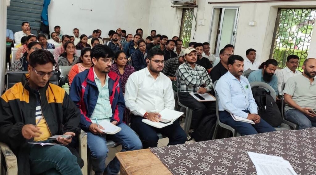 लापरवाही पर चार पटवारियों की एक वेतन-वृद्धि रोकी 2 लापरवाही पर चार पटवारियों की एक वेतन-वृद्धि रोकी | New India Times