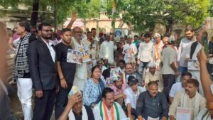 SIR को लेकर कांग्रेस कार्यकर्ताओं ने किया विरोध प्रदर्शन, पुतला दहन