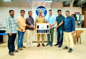 काशीगांव पुलिस की जुआ अड्डे पर छापेमारी, 8 आरोपी गिरफ्तार; 1.16 लाख रुपये का मुद्देमाल ज़ब्त
