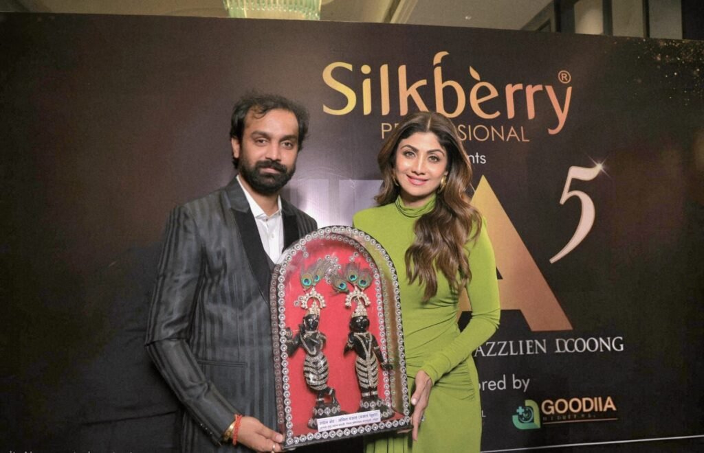 इंटरनेशनल बिजनेस समिट में शिल्पा शेट्टी से मिले अंकित बंसल, राधा-कृष्ण की प्रतिमा भेंट कर मथुरा आने का दिया निमंत्रण 2 इंटरनेशनल बिजनेस समिट में शिल्पा शेट्टी से मिले अंकित बंसल, राधा-कृष्ण की प्रतिमा भेंट कर मथुरा आने का दिया निमंत्रण | New India Times