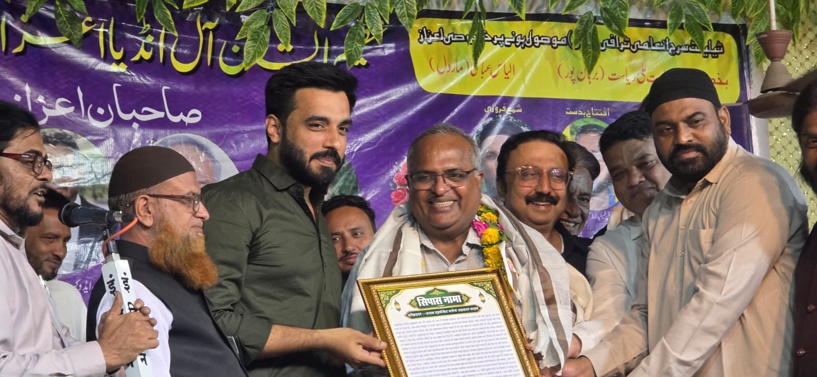 AIMIM जिलाध्यक्ष डॉ. ज़ीशान खान ने ऑल इंडिया मुशायरे में की शिरकत 1 AIMIM जिलाध्यक्ष डॉ. ज़ीशान खान ने ऑल इंडिया मुशायरे में की शिरकत | New India Times
