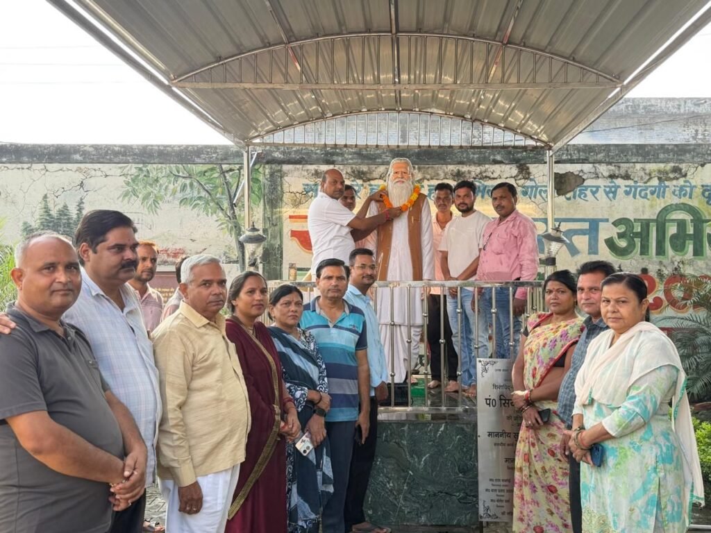 गांधी जयंती से पूर्व पालिकाध्यक्ष ने नगर की महापुरुषों की प्रतिमाओं की कराई साफ-सफाई 2 गांधी जयंती से पूर्व पालिकाध्यक्ष ने नगर की महापुरुषों की प्रतिमाओं की कराई साफ-सफाई | New India Times