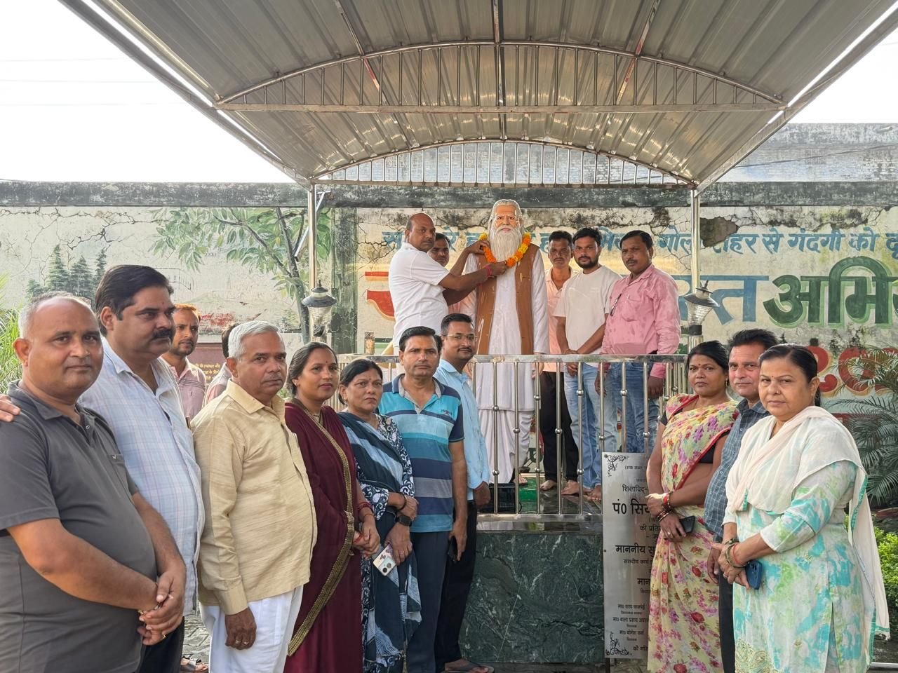 गांधी जयंती से पूर्व पालिकाध्यक्ष ने नगर की महापुरुषों की प्रतिमाओं की कराई साफ-सफाई | New India Times
