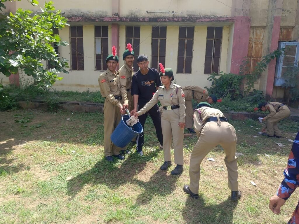 नुक्कड़ नाटक और स्वच्छता अभियान से दिया सेवा व सामाजिक जिम्मेदारी का संदेश 3 नुक्कड़ नाटक और स्वच्छता अभियान से दिया सेवा व सामाजिक जिम्मेदारी का संदेश | New India Times