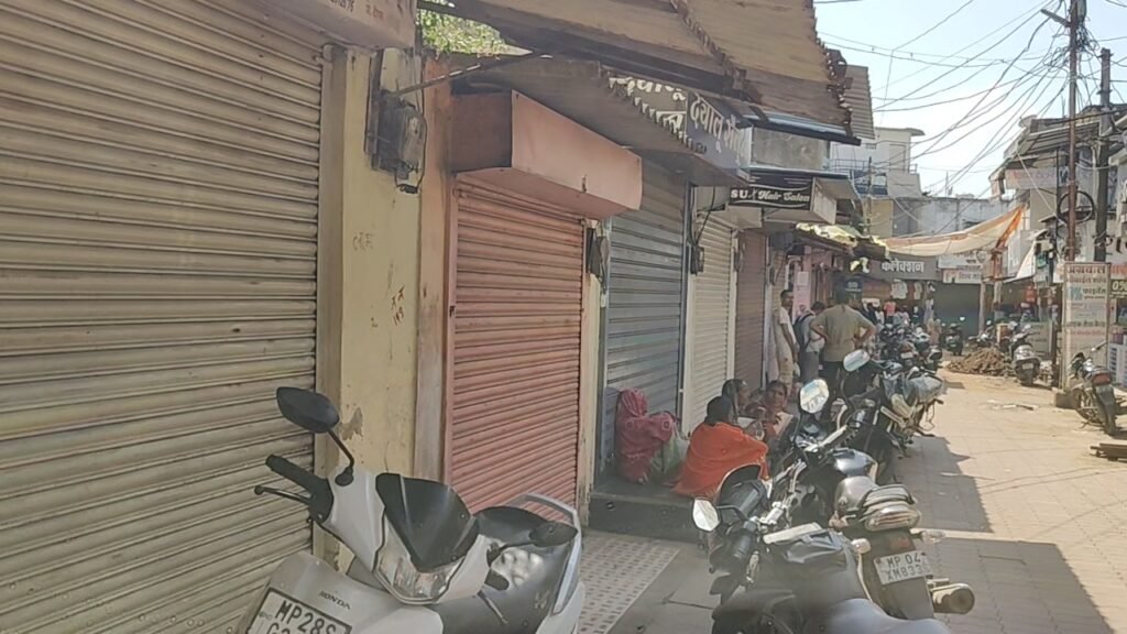 धार्मिक आस्था से खिलवाड़ के विरोध में सेन समाज का आक्रोश, जुन्नारदेव में दुकानें रहीं बंद 3 धार्मिक आस्था से खिलवाड़ के विरोध में सेन समाज का आक्रोश, जुन्नारदेव में दुकानें रहीं बंद | New India Times