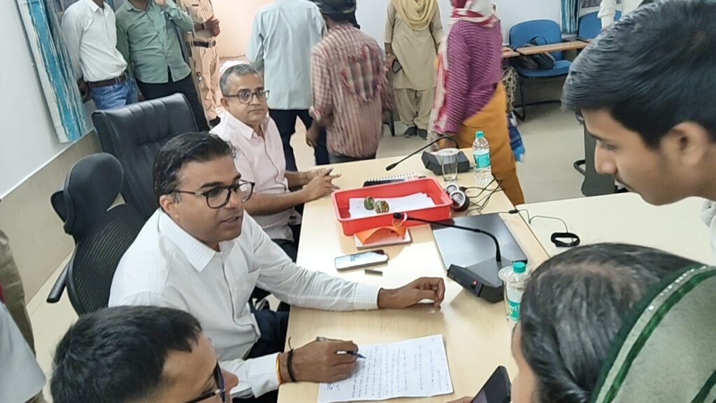चार माह से मध्यान्ह भोजन की राशि नहीं मिलने से परेशान समूह की महिलाएं, कलेक्टर को सौंपा 12 सूत्री मांगों का ज्ञापन 2 चार माह से मध्यान्ह भोजन की राशि नहीं मिलने से परेशान समूह की महिलाएं, कलेक्टर को सौंपा 12 सूत्री मांगों का ज्ञापन | New India Times