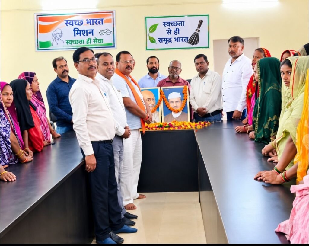 स्वच्छता ही सेवा पखवाड़े में ग्रामीणों ने लिया स्वच्छ और स्वस्थ समाज का संकल्प 2 स्वच्छता ही सेवा पखवाड़े में ग्रामीणों ने लिया स्वच्छ और स्वस्थ समाज का संकल्प | New India Times