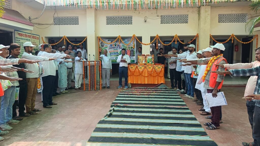 गांधी जयंती पर नगर पालिका अकबरपुर में हुआ ध्वजारोहण, उत्कृष्ट कार्य करने वाले स्वच्छता नायकों और स्वच्छता मित्रों का सम्मान 2 गांधी जयंती पर नगर पालिका अकबरपुर में हुआ ध्वजारोहण, उत्कृष्ट कार्य करने वाले स्वच्छता नायकों और स्वच्छता मित्रों का सम्मान | New India Times