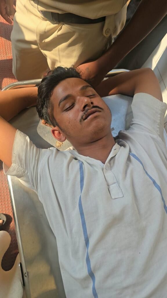गंभीर हालत में जेल से अस्पताल लाए गए हत्या के आरोपी को नहीं किया भर्ती, परिजनों ने उठाए सवाल 2 गंभीर हालत में जेल से अस्पताल लाए गए हत्या के आरोपी को नहीं किया भर्ती, परिजनों ने उठाए सवाल | New India Times