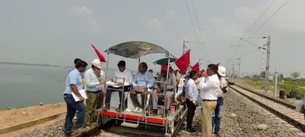 नए रेल पुल का रेल संरक्षा आयुक्त ने किया निरीक्षण, मोकामा–रामपुर डुमरा रेलखंड पर सिग्नलिंग कार्यों की कमिश्निंग 2 नए रेल पुल का रेल संरक्षा आयुक्त ने किया निरीक्षण, मोकामा–रामपुर डुमरा रेलखंड पर सिग्नलिंग कार्यों की कमिश्निंग | New India Times