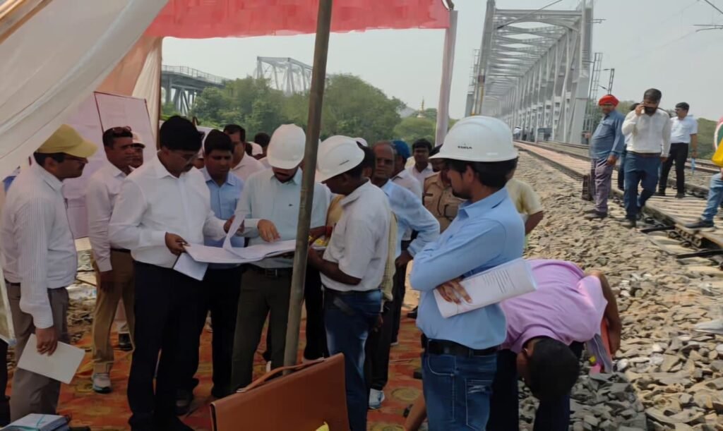 नए रेल पुल का रेल संरक्षा आयुक्त ने किया निरीक्षण, मोकामा–रामपुर डुमरा रेलखंड पर सिग्नलिंग कार्यों की कमिश्निंग 3 नए रेल पुल का रेल संरक्षा आयुक्त ने किया निरीक्षण, मोकामा–रामपुर डुमरा रेलखंड पर सिग्नलिंग कार्यों की कमिश्निंग | New India Times