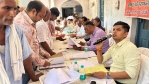 संपूर्ण समाधान दिवस में डीएम- एसपी ने सुनीं फरियादियों की समस्याएं, समयबद्ध निस्तारण के दिए निर्देश