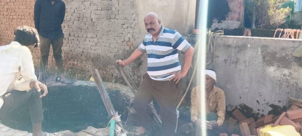 सेवा संकल्प अभियान के तहत वर्षों पुराने कुएं की सफाई, वार्डवासियों को स्वच्छता के प्रति किया जागरूक 2 सेवा संकल्प अभियान के तहत वर्षों पुराने कुएं की सफाई, वार्डवासियों को स्वच्छता के प्रति किया जागरूक | New India Times