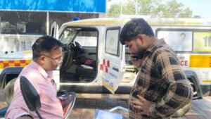 रायसेन जिला अस्पताल में 108 एंबुलेंस और जननी वाहनों का निरीक्षण