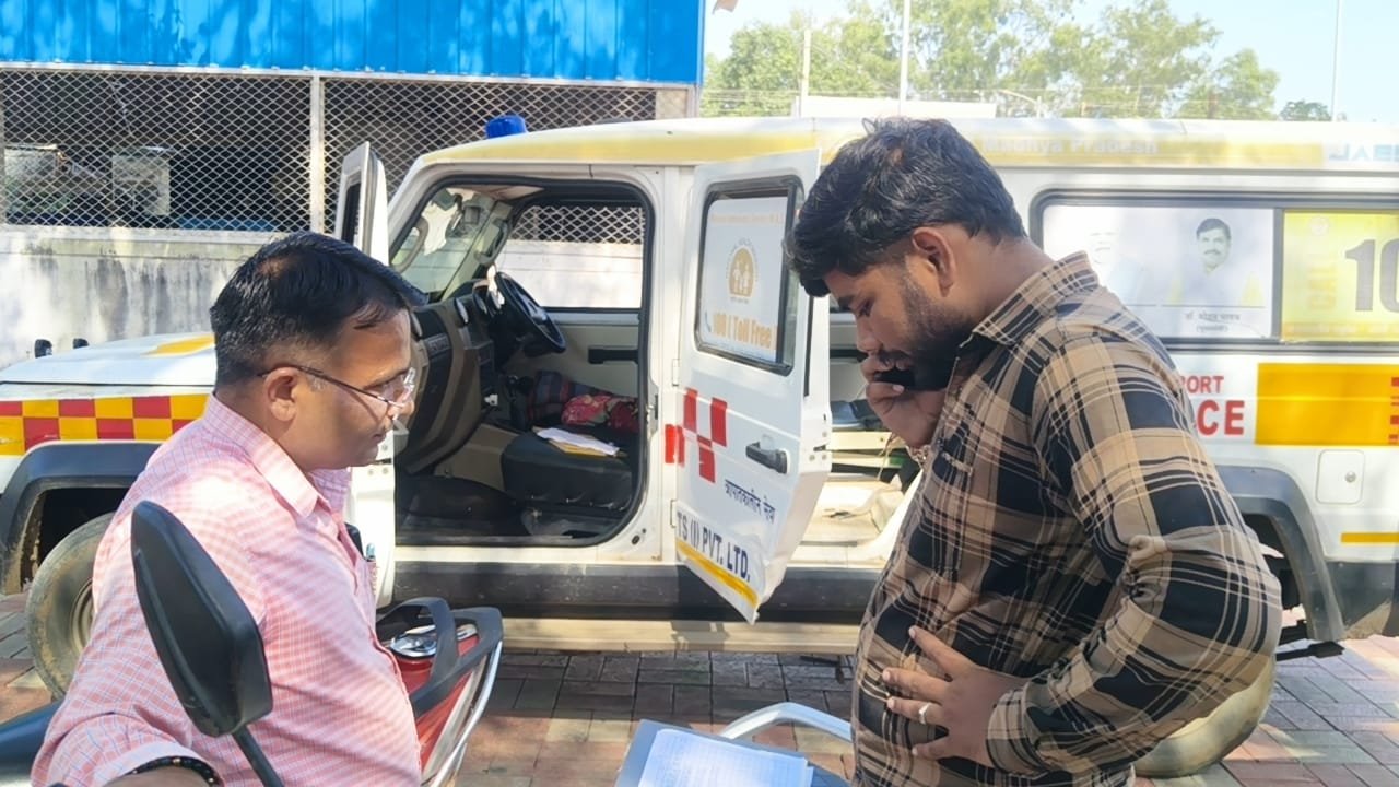 रायसेन जिला अस्पताल में 108 एंबुलेंस और जननी वाहनों का निरीक्षण 1 रायसेन जिला अस्पताल में 108 एंबुलेंस और जननी वाहनों का निरीक्षण | New India Times