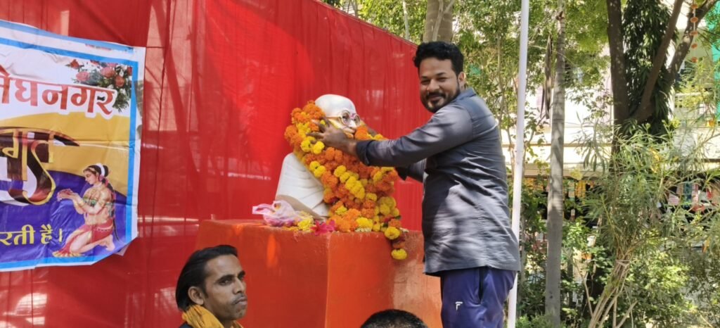 मेघनगर में गांधी जयंती पर महात्मा गांधी जी को किया नमन, विधायक सहित कांग्रेस नेताओं ने किया माल्यार्पण 4 मेघनगर में गांधी जयंती पर महात्मा गांधी जी को किया नमन, विधायक सहित कांग्रेस नेताओं ने किया माल्यार्पण | New India Times