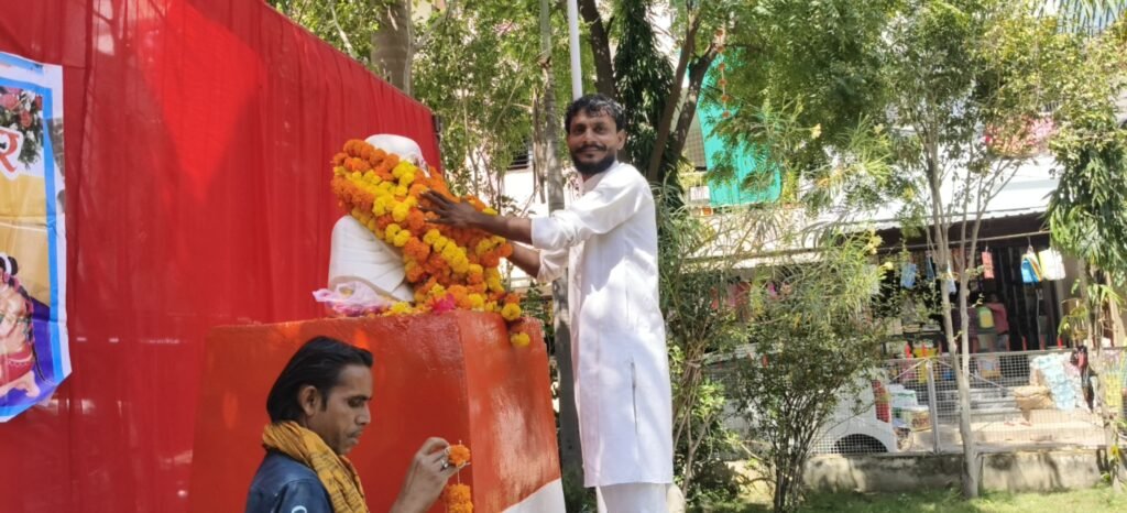 मेघनगर में गांधी जयंती पर महात्मा गांधी जी को किया नमन, विधायक सहित कांग्रेस नेताओं ने किया माल्यार्पण 2 मेघनगर में गांधी जयंती पर महात्मा गांधी जी को किया नमन, विधायक सहित कांग्रेस नेताओं ने किया माल्यार्पण | New India Times