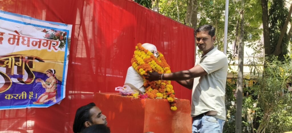 मेघनगर में गांधी जयंती पर महात्मा गांधी जी को किया नमन, विधायक सहित कांग्रेस नेताओं ने किया माल्यार्पण 6 मेघनगर में गांधी जयंती पर महात्मा गांधी जी को किया नमन, विधायक सहित कांग्रेस नेताओं ने किया माल्यार्पण | New India Times
