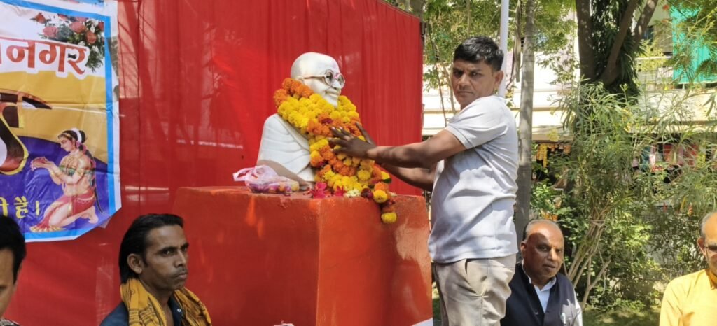 मेघनगर में गांधी जयंती पर महात्मा गांधी जी को किया नमन, विधायक सहित कांग्रेस नेताओं ने किया माल्यार्पण 3 मेघनगर में गांधी जयंती पर महात्मा गांधी जी को किया नमन, विधायक सहित कांग्रेस नेताओं ने किया माल्यार्पण | New India Times