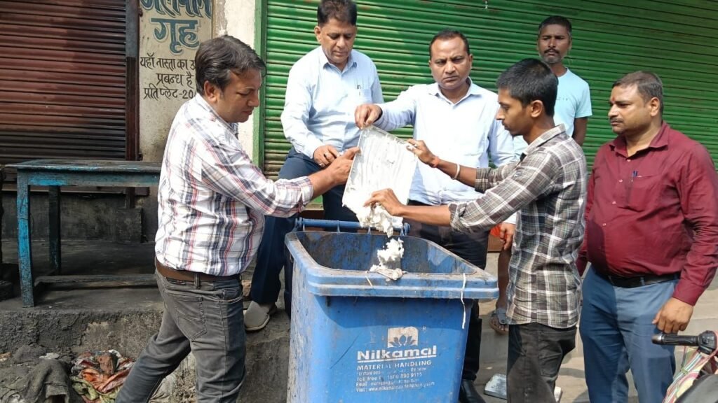 खाद्य सुरक्षा को लेकर राज्यभर में सघन जांच, बिना लाइसेंस संचालित दो दुकानें सील 4 खाद्य सुरक्षा को लेकर राज्यभर में सघन जांच, बिना लाइसेंस संचालित दो दुकानें सील | New India Times