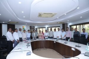 लोकप्रिय कार्यकारी अभियंता शरद नानेगांवकर के सेवानिवृत्ति समारोह में उमड़ा शहर