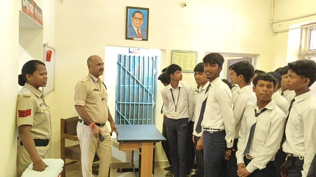 साइबर सुरक्षा की पाठशाला बनी जुन्नारदेव थाना, हनोतिया स्कूल के विद्यार्थियों ने किया शैक्षणिक भ्रमण | New India Times
