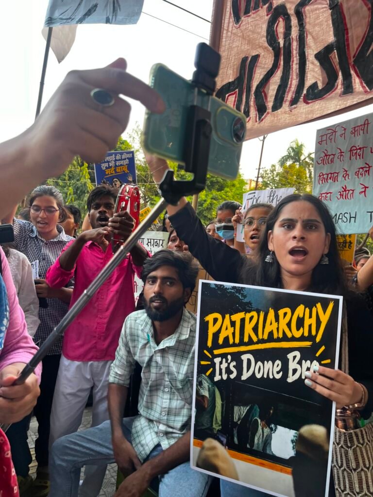 यौन शोषण के ख़िलाफ़ इलाहाबाद की सड़कों पर गूंजा महिलाओं की आजादी का संदेश | New India Times