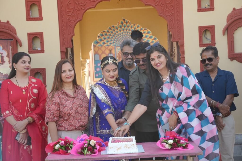 राजस्थानी लोक संस्कृति और पारंपरिक गीतों पर आधारित एल्बम ‘मरूधरा री गाथा’ की मुहूर्त शूटिंग संपन्न 2 राजस्थानी लोक संस्कृति और पारंपरिक गीतों पर आधारित एल्बम ‘मरूधरा री गाथा’ की मुहूर्त शूटिंग संपन्न | New India Times