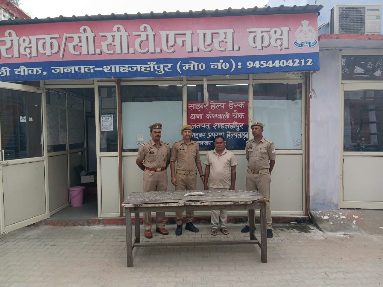प्लाट पर कब्जेदारी को लेकर हवाई फायरिंग, तमंचे के साथ आरोपी गिरफ्तार 1 प्लाट पर कब्जेदारी को लेकर हवाई फायरिंग, तमंचे के साथ आरोपी गिरफ्तार | New India Times