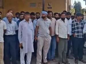 आपसी रंजिश में सीकर में फावड़े से हमला कर युवक की हत्या, दूसरा गंभीर घायल; तीन गाड़ियों में सवार होकर आए थे हिस्ट्रीशीटर समेत कई लोग, गिरफ़्तारी की मांग को धरना