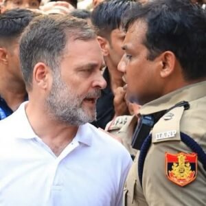 किसानों के लिए कलेक्ट्रेट पर निकाला मोर्चा : चारा छावनी लगाने की मांग