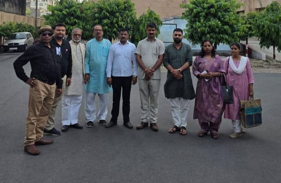 वरिष्ठ पेंशनरों को ऑनलाइन चिकित्सा प्रतिपूर्ति की अनिवार्यता से मुक्त करे सरकार: रूपेश श्रीवास्तव | New India Times