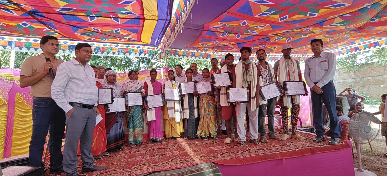 नवरात्र के पहले दिन 68 आदिवासी परिवारों को मिला अपने घर का उपहार, अदाणी फाउंडेशन ने कराया गृह प्रवेश | New India Times
