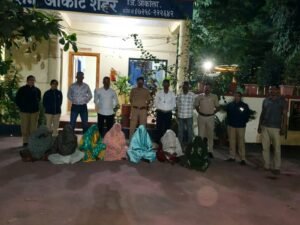 अकोट शहर पुलिस की बड़ी कार्रवाई! बस स्टैंड पर चोरी करने वाली 7 महिलाएं गिरफ्तार, चोरी की रकम बरामद