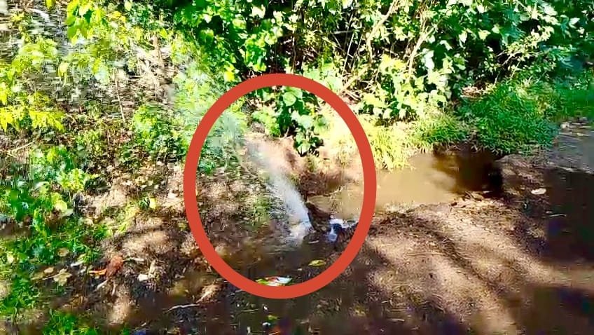 डुंगरिया में WCL की पाइपलाइन में लीकेज से हजारों लीटर पानी बर्बाद, सड़क पर गहरे गड्ढों से हादसों का खतरा 1 डुंगरिया में WCL की पाइपलाइन में लीकेज से हजारों लीटर पानी बर्बाद, सड़क पर गहरे गड्ढों से हादसों का खतरा | New India Times