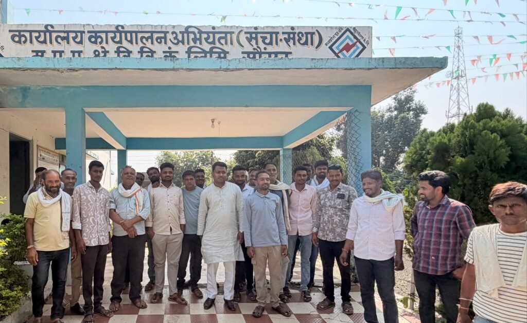 सायरा के किसानों की बिजली समस्या को लेकर युवा कांग्रेस का धरना, अतिरिक्त ट्रांसफार्मर लगाने की मांग 2 सायरा के किसानों की बिजली समस्या को लेकर युवा कांग्रेस का धरना, अतिरिक्त ट्रांसफार्मर लगाने की मांग | New India Times