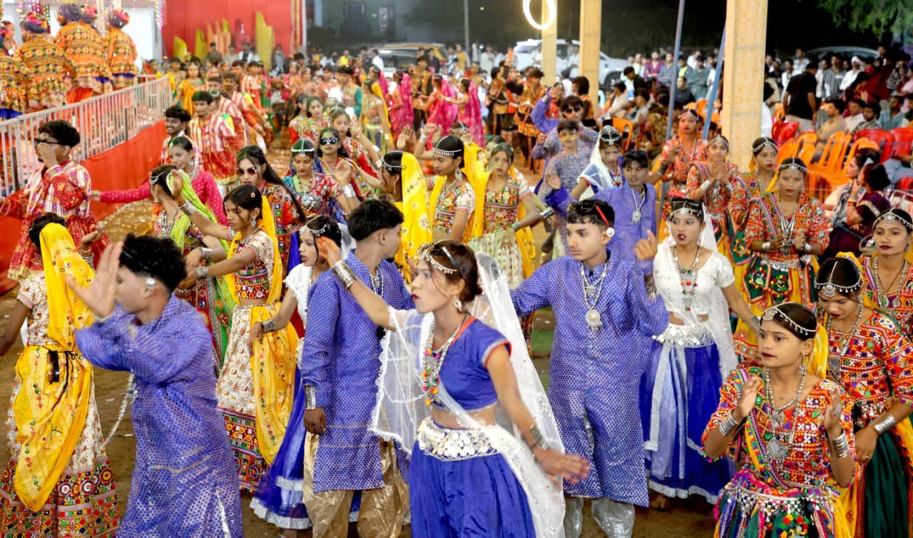 फुटतालाब के प्रसिद्ध गरबों की देश-विदेश में धूम, कविता श्रीवास्तव की आवाज़ पर झूमे श्रद्धालु | New India Times