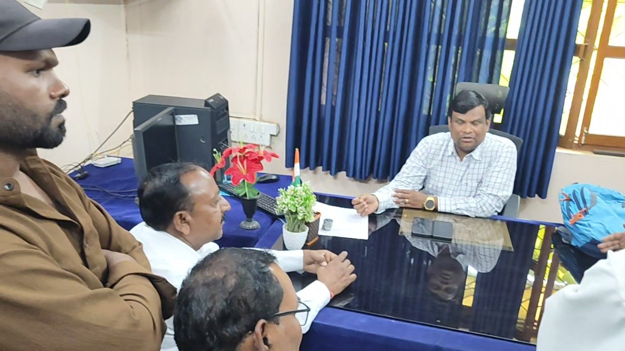 विशाला में बिजली संकट से ग्रामीणों में आक्रोश, विभाग को अल्टीमेटम; समाधान नहीं हुआ तो होगा उग्र आंदोलन 1 विशाला में बिजली संकट से ग्रामीणों में आक्रोश, विभाग को अल्टीमेटम; समाधान नहीं हुआ तो होगा उग्र आंदोलन | New India Times
