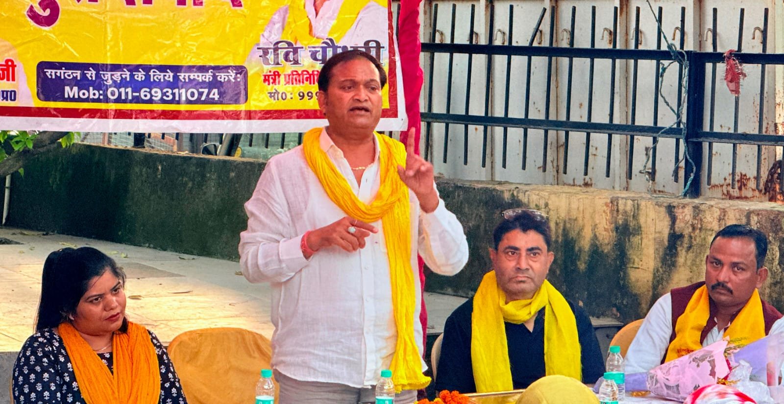 बंगला गांव में जन चौपाल का आयोजन, रवि चौधरी के समर्थन में ग्रामीणों ने जताई एकजुटता 1 बंगला गांव में जन चौपाल का आयोजन, रवि चौधरी के समर्थन में ग्रामीणों ने जताई एकजुटता | New India Times