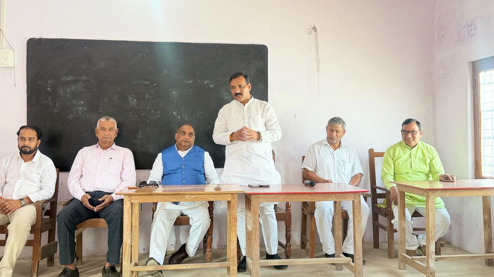 शिक्षक निर्वाचन को लेकर पूर्व मंत्री डॉ. सतीश द्विवेदी ने शिक्षकों से किया संपर्क, भाजपा प्रत्याशी के पक्ष में मतदान की अपील 1 शिक्षक निर्वाचन को लेकर पूर्व मंत्री डॉ. सतीश द्विवेदी ने शिक्षकों से किया संपर्क, भाजपा प्रत्याशी के पक्ष में मतदान की अपील | New India Times