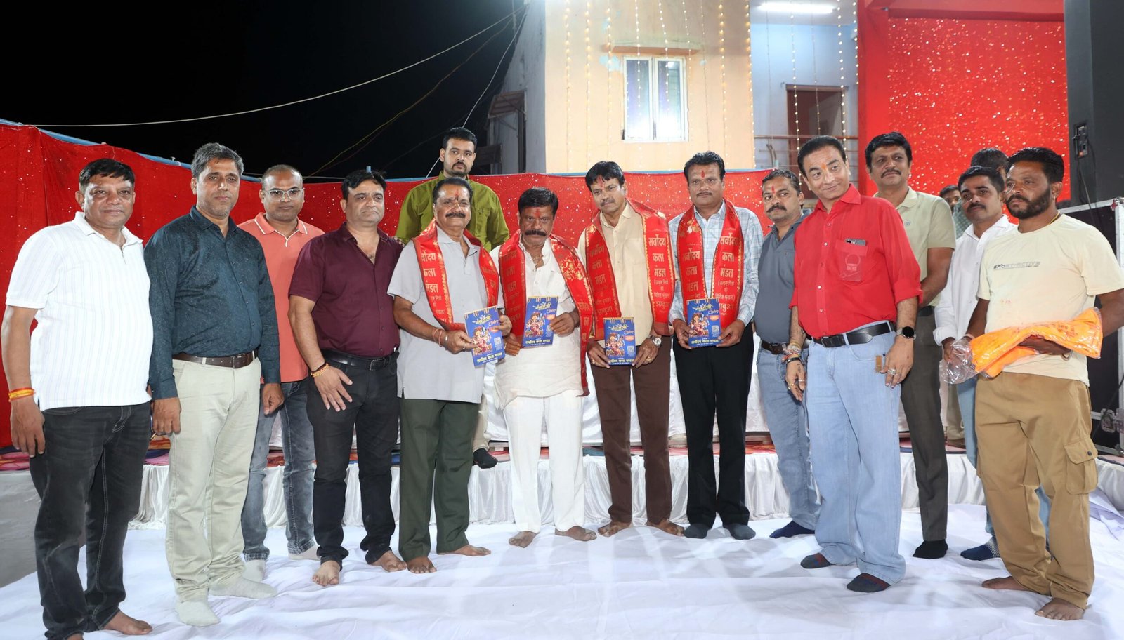 प्रसिद्ध धार्मिक नगरी फुटतालाब में 10 से अधिक जिलों के लोगों ने देखा इंदौर, दिल्ली, गुजरात और ग्रामीण युवाओं का गरबा 1 प्रसिद्ध धार्मिक नगरी फुटतालाब में 10 से अधिक जिलों के लोगों ने देखा इंदौर, दिल्ली, गुजरात और ग्रामीण युवाओं का गरबा | New India Times