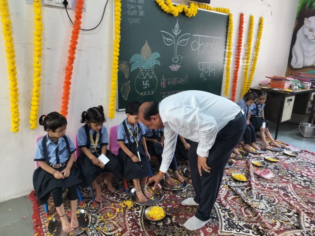 केशव विद्यापीठ में श्रद्धा और उत्साह के साथ हुआ कन्या पूजन, नारी सम्मान, संस्कार और भारतीय संस्कृति के संरक्षण का दिया संदेश 2 केशव विद्यापीठ में श्रद्धा और उत्साह के साथ हुआ कन्या पूजन, नारी सम्मान, संस्कार और भारतीय संस्कृति के संरक्षण का दिया संदेश | New India Times