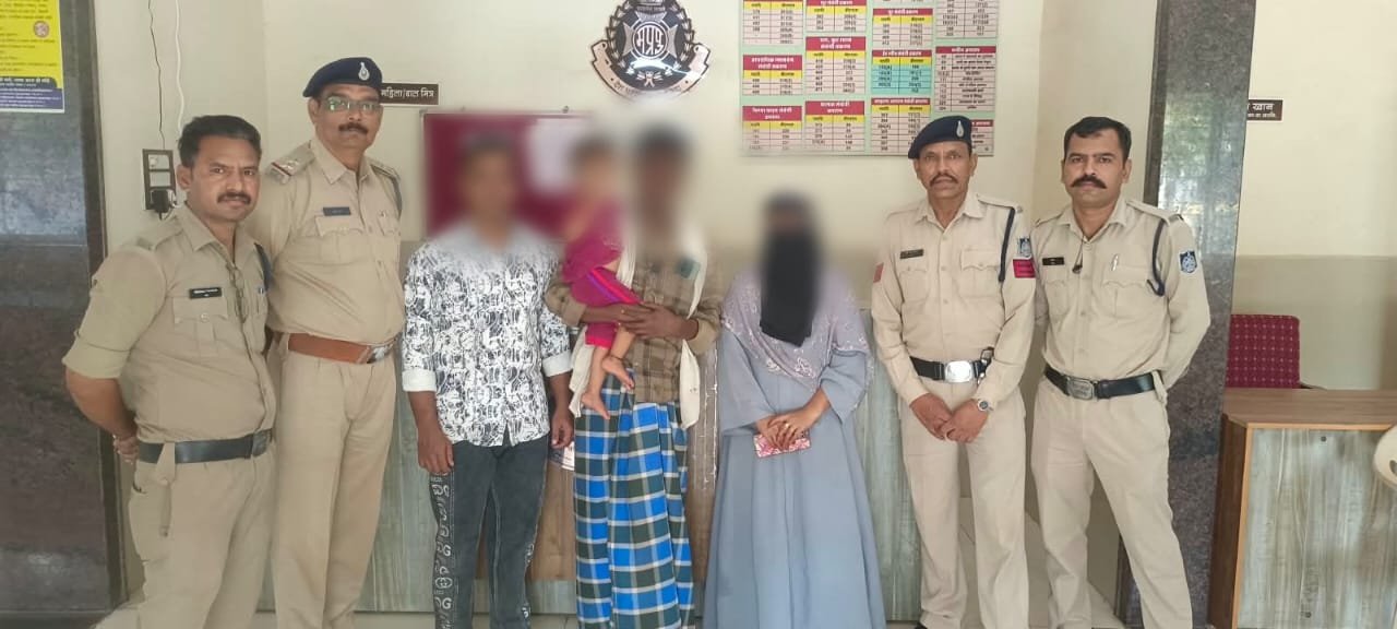 डायल-112 के जवानों ने बिछड़ी 2 वर्षीय मासूम बालिका को परिजनों से मिलाया | New India Times