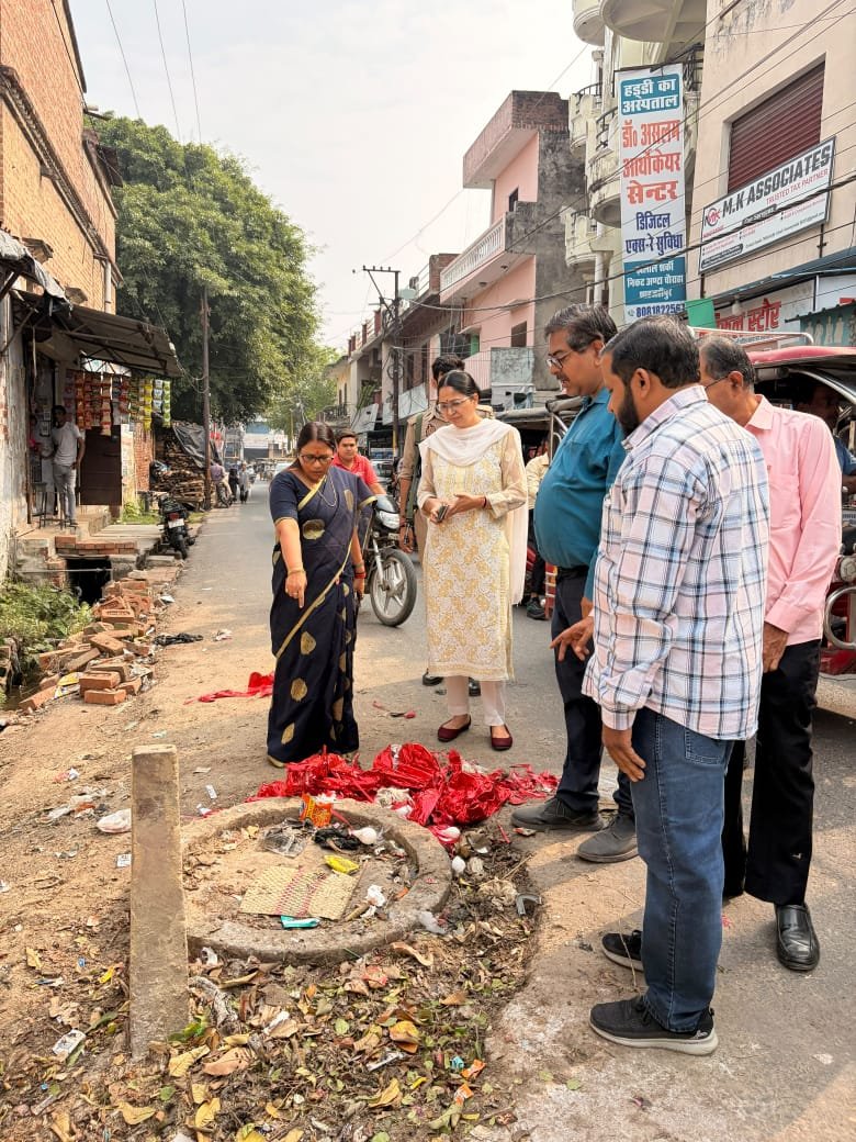 महापौर अर्चना वर्मा और नगर आयुक्त सौम्या गुरुरानी ने किया सड़कों का निरीक्षण, गुणवत्ता पर दिए निर्देश | New India Times